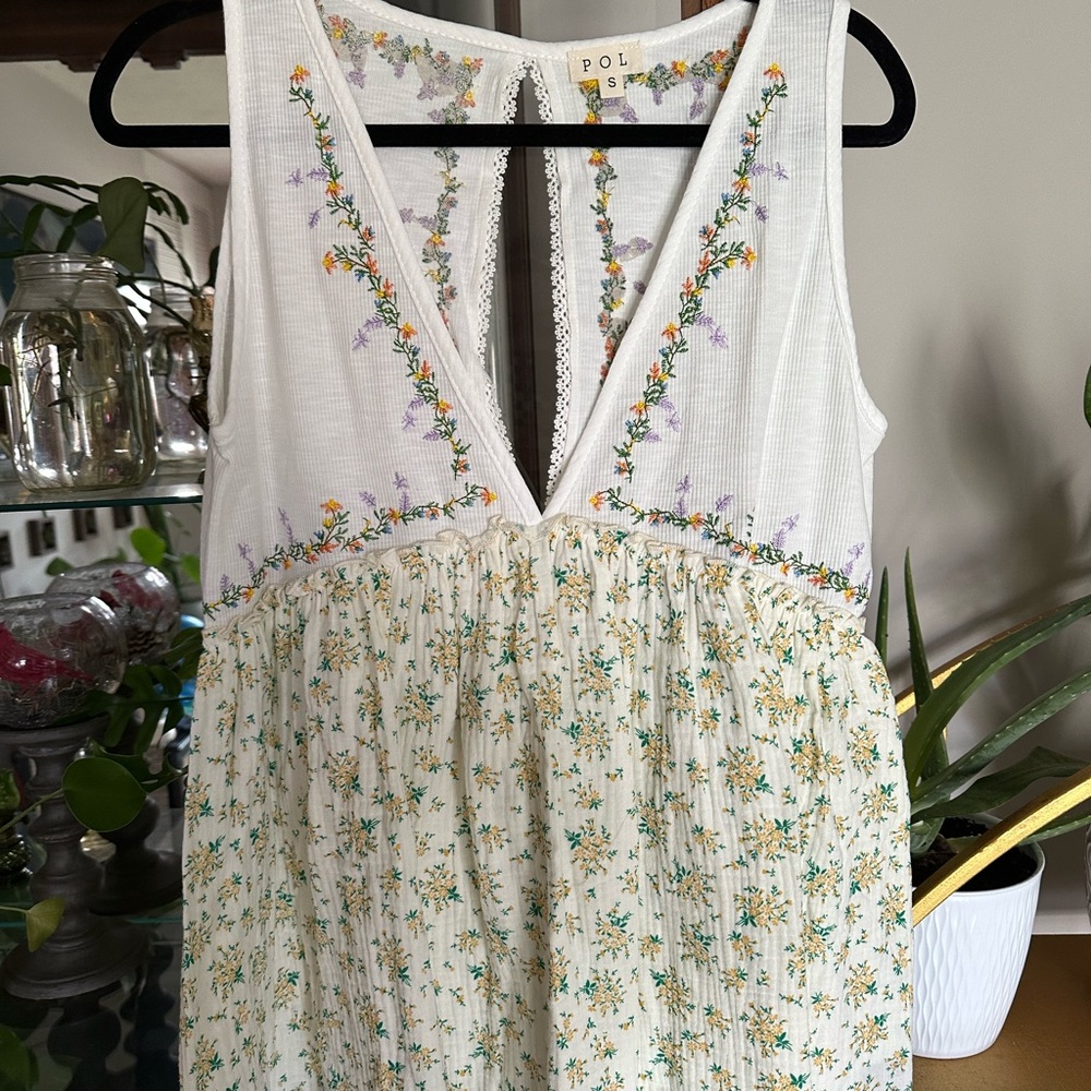 POL White Floral Embroidered Top